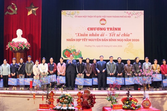 Trao yêu thương để mọi nhà đều có Tết