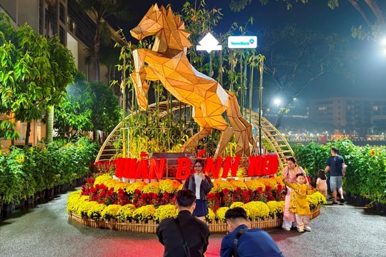 TP Hồ Chí Minh khai mạc Hội hoa Xuân Phú Mỹ Hưng Tết Bính Ngọ