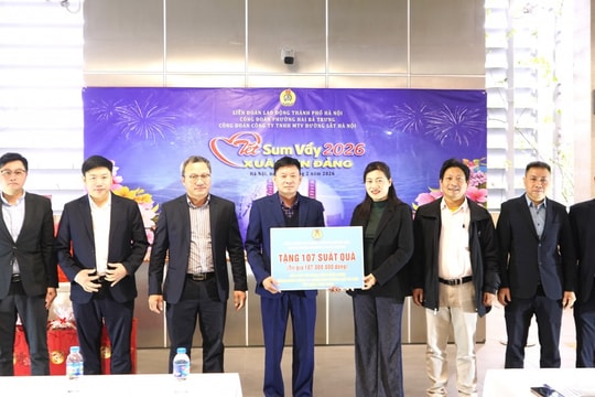 Ấm áp “Tết Sum vầy - Xuân ơn Đảng” cùng người lao động Hà Nội Metro