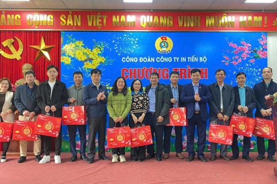 Ấm áp chương trình "Tết sum vầy - Xuân ơn Đảng" tại Công ty TNHH Một thành viên In Tiến Bộ