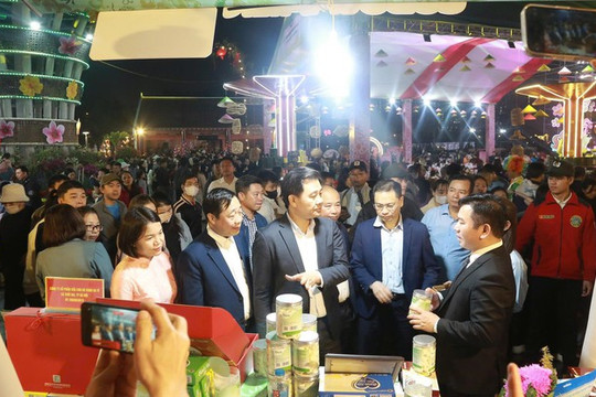 Rực rỡ sắc xuân tại Lễ hội hoa, cây cảnh, sản phẩm OCOP và đặc sản vùng miền năm 2026