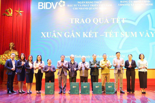 BIDV Chi nhánh Quang Minh trao quà Tết Bính Ngọ 2026 cho các đối tượng chính sách tại xã Quang Minh