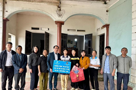 Hội LHPN xã Trung Giã lan tỏa chương trình “Mẹ đỡ đầu” giúp đỡ trẻ có hoàn cảnh khó khăn trên địa bàn