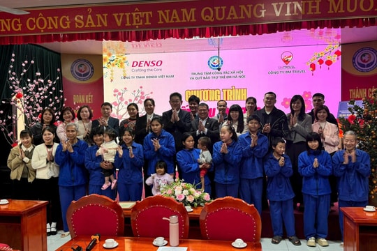 Ấm áp chương trình “Tết Yêu Thương” tại Trung tâm Công tác xã hội và Quỹ Bảo trợ trẻ em Hà Nội