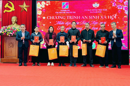 Xã Nam Phù và Ngân hàng Agribank chung tay mang Tết đến với người khó khăn