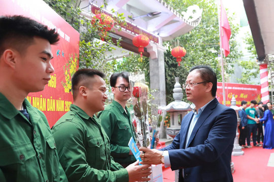 Phường Vĩnh Tuy: 19 công dân viết đơn tình nguyện nhập ngũ