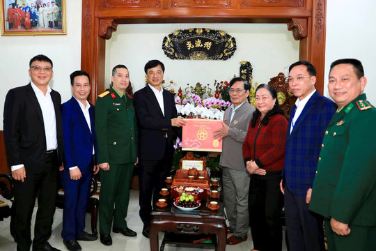 Bí thư Thành ủy Nguyễn Duy Ngọc thăm, chúc Tết các gia đình người có công tiêu biểu