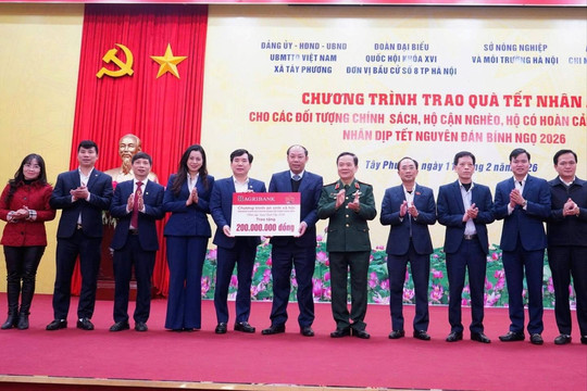 Tây Phương trao 240 suất quà Tết cho các gia đình khó khăn