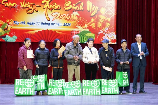 Phường Tây Hồ trao 312 suất quà Tết cho gia đình khó khăn