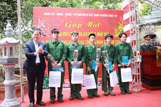 Các phường Vĩnh Tuy, Bạch Mai gặp mặt tân binh chuẩn bị lên đường nhập ngũ