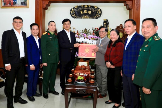 Bí thư Thành ủy Nguyễn Duy Ngọc thăm, chúc Tết các gia đình người có công tiêu biểu
