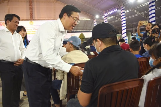 TP Hồ Chí Minh: Ấm áp lễ tiễn công nhân, người lao động về quê đón Tết