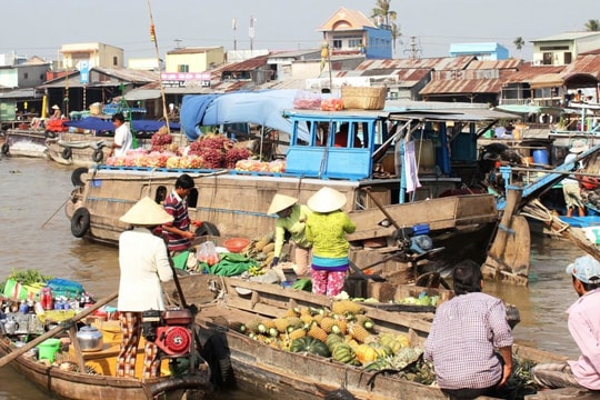 Chợ nổi Cái Răng - mùa xuân trên con nước