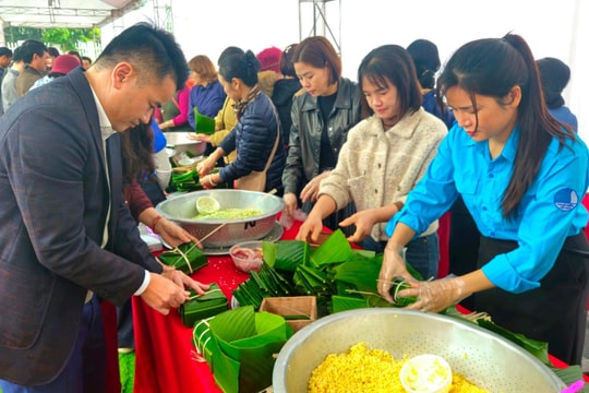 Đoài Phương: Trao quà Tết sum vầy tổng trị giá gần 800 triệu đồng