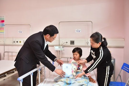 Mang Tết ấm đến với bệnh nhân BHYT có hoàn cảnh khó khăn