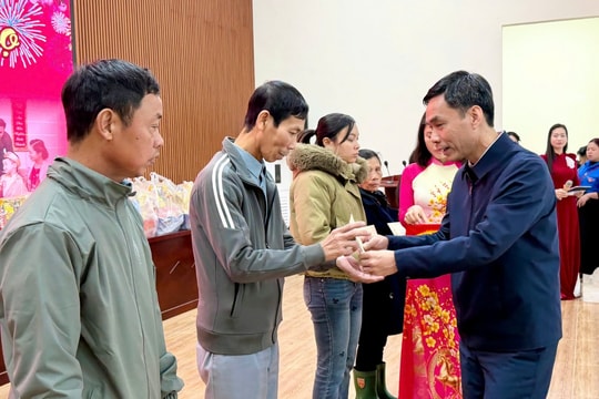 Đoài Phương lan tỏa “Tết sum vầy”, trao quà gần 800 triệu đồng cho người dân khó khăn
