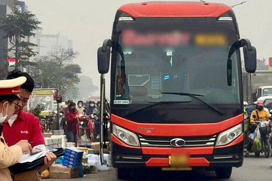 Phát hiện, xử phạt 113 trường hợp kinh doanh vận tải vi phạm trật tự an toàn giao thông