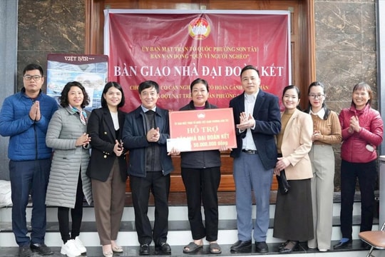Sơn Tây: Bàn giao nhà đại đoàn kết cho 7 hộ khó khăn