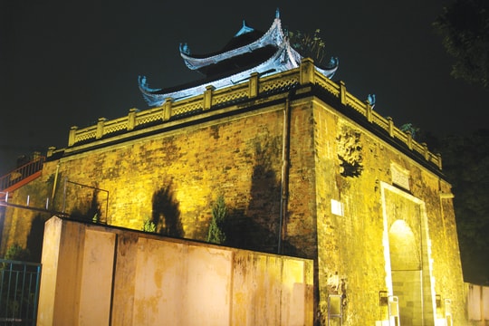 Giữa tiếng vọng ngàn năm