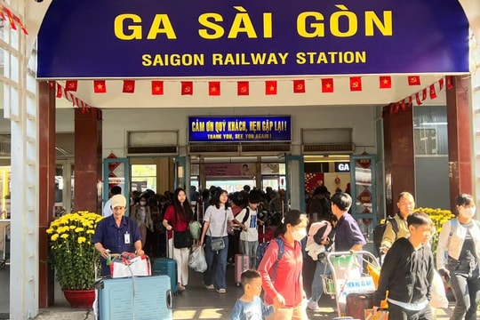 Ga Sài Gòn bước vào cao điểm vận chuyển khách Tết với 7.000 người/ngày