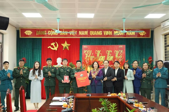 Lãnh đạo xã Cổ Đô thăm, chúc Tết các đơn vị trực Tết Nguyên đán 2026