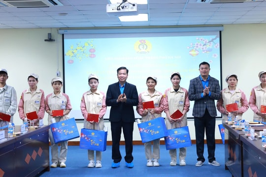 Những món quà Tết ấm áp đến với công nhân lao động trong các Khu công nghiệp Hà Nội