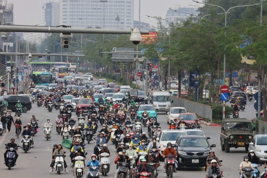 CSGT Hà Nội linh hoạt giữ nhịp giao thông cửa ngõ chiều cuối năm