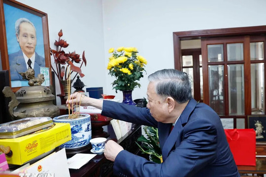 Tổng Bí thư dâng hương tưởng niệm nhân 120 năm Ngày sinh Thủ tướng Phạm Văn Đồng