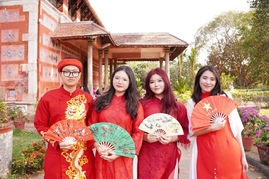 Giữ hồn Tết Việt nơi đất khách
