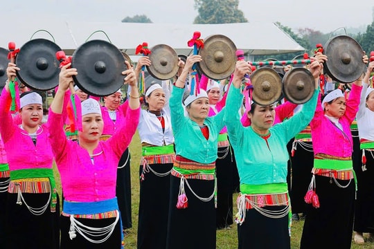 Xuân về trên những bản làng dưới chân núi Tản