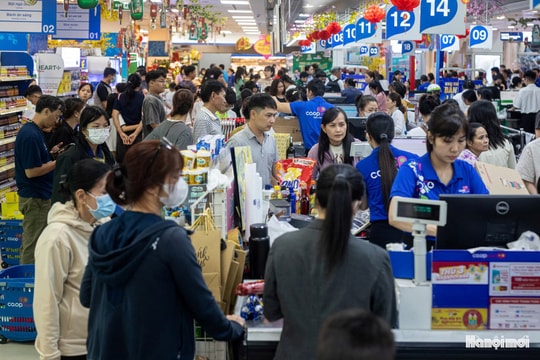 TP Hồ Chí Minh: Sôi động thị trường mua sắm những ngày cận Tết