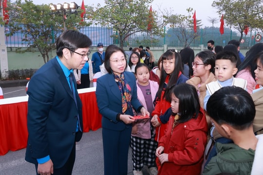 Công đoàn Thủ đô 26 chuyến xe nghĩa tình đưa 1.200 công nhân về quê đón Tết