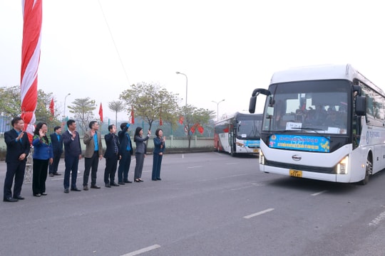 LĐLĐ thành phố Hà Nội tổ chức 26 chuyến xe đưa 1.200 công nhân về quê đón Tết