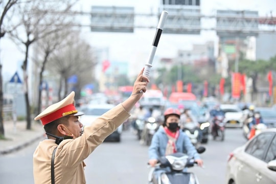 Người dân rời Thủ đô về quê đón Tết