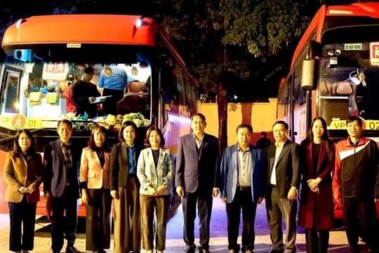 Công đoàn xã Thường Tín tổ chức “Chuyến xe Công đoàn” đưa người lao động về quê đón Tết