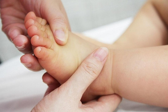 Từ một ca bệnh “không triệu chứng”: Lời nhắc nhở về sàng lọc giang mai thai kỳ