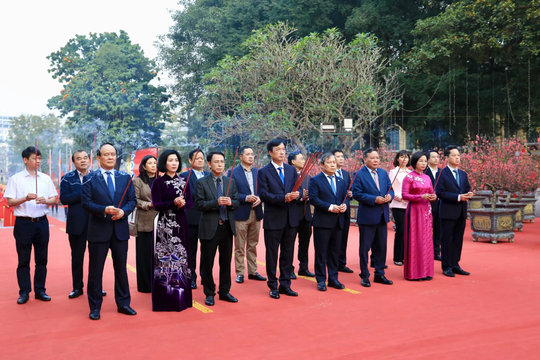 Lãnh đạo TP Hà Nội dâng hương tưởng nhớ các vị liệt tổ, liệt tông và Chủ tịch Hồ Chí Minh