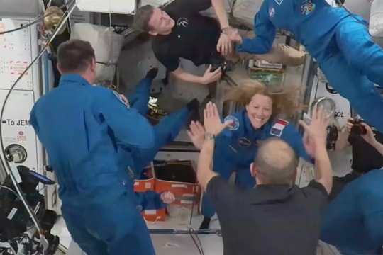 Thêm 4 phi hành gia trở lại Trạm Vũ trụ quốc tế thay thế nhân sự NASA
