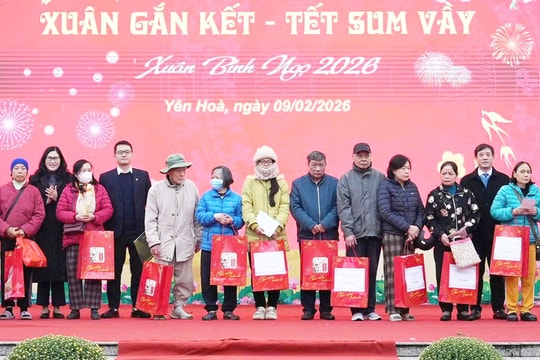 Tết ấm áp nghĩa tình