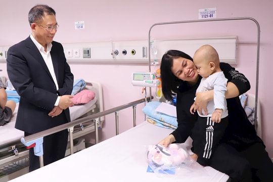 Hơi ấm an sinh nơi giường bệnh những ngày cận Tết