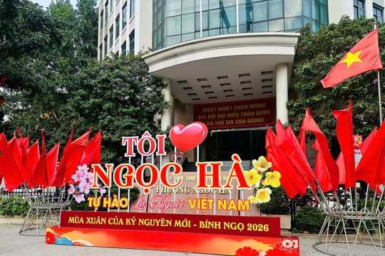 Phố phường Ngọc Hà rực rỡ cờ hoa đón Tết