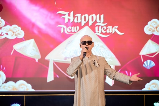 Phan Đinh Tùng lan tỏa năng lượng tích cực qua MV “Happy New Year"