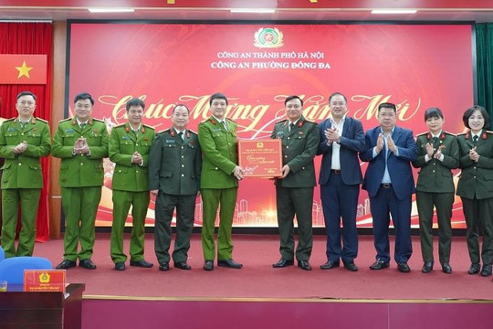 Phó Giám đốc Công an Thành phố Hà Nội kiểm tra công tác ứng trực ở cơ sở