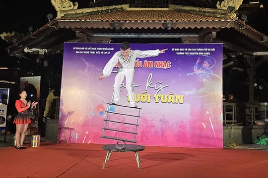 Nhà hát Nghệ thuật Xiếc và Tạp kỹ Hà Nội biểu diễn phục vụ Nhân dân tại Nhà Bát Giác