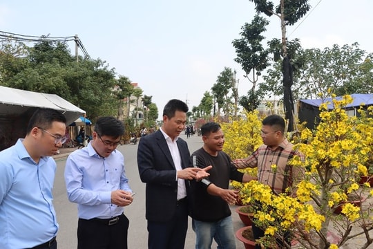 Lãnh đạo xã Phú Xuyên kiểm tra công tác sản xuất vụ Xuân và chuẩn bị đón Tết