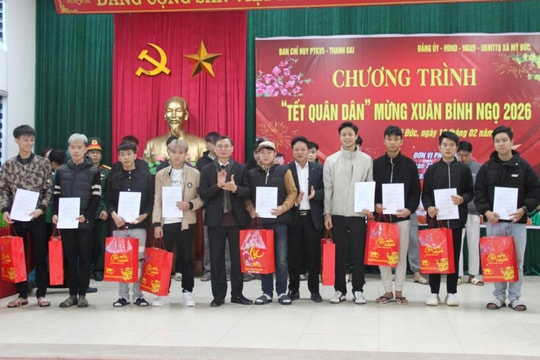 Xã Mỹ Đức: Trao quyết định và tặng quà công dân thực hiện nghĩa vụ quân sự 2026