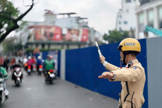Hướng dẫn, bảo đảm giao thông tại khu vực thi công hệ thống chống ngập tại chợ Hàng Da