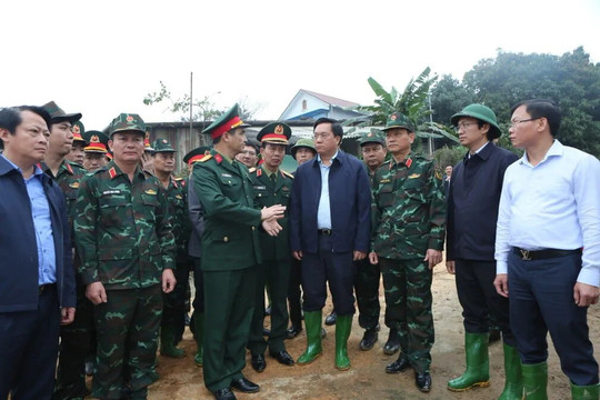 Phú Thọ: khẩn trương hoàn thành bắc cầu phao qua sông Lô trong ngày 15/2
