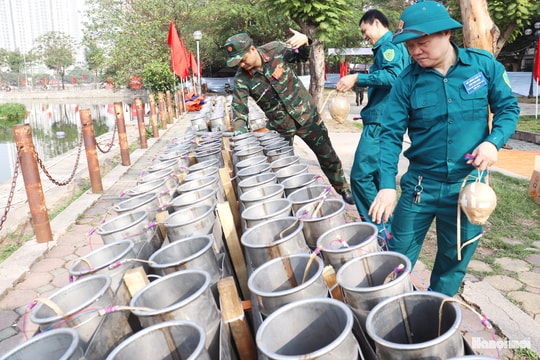 Hà Nội: Cận cảnh trận địa pháo hoa tại hồ Văn Quán
