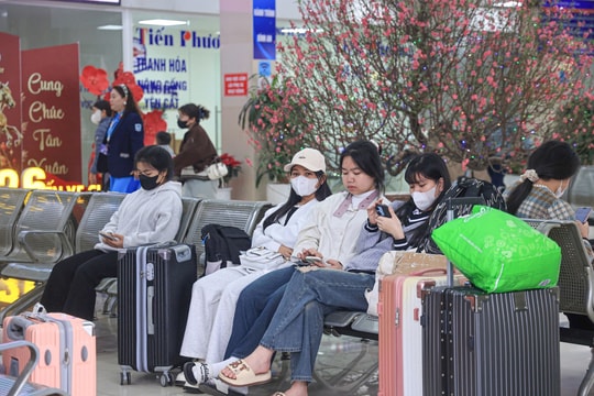 Khách qua bến xe tăng 3-4 lần so với ngày thường